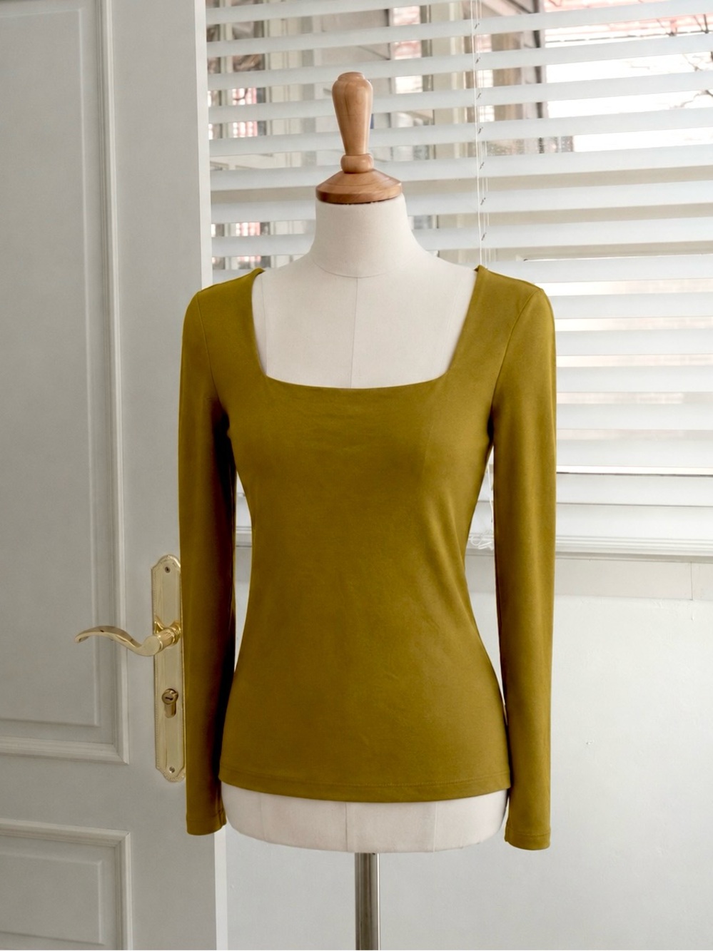 🌼 3/$15 H&M Olive Green Square-Neck Long Sleeve Top
